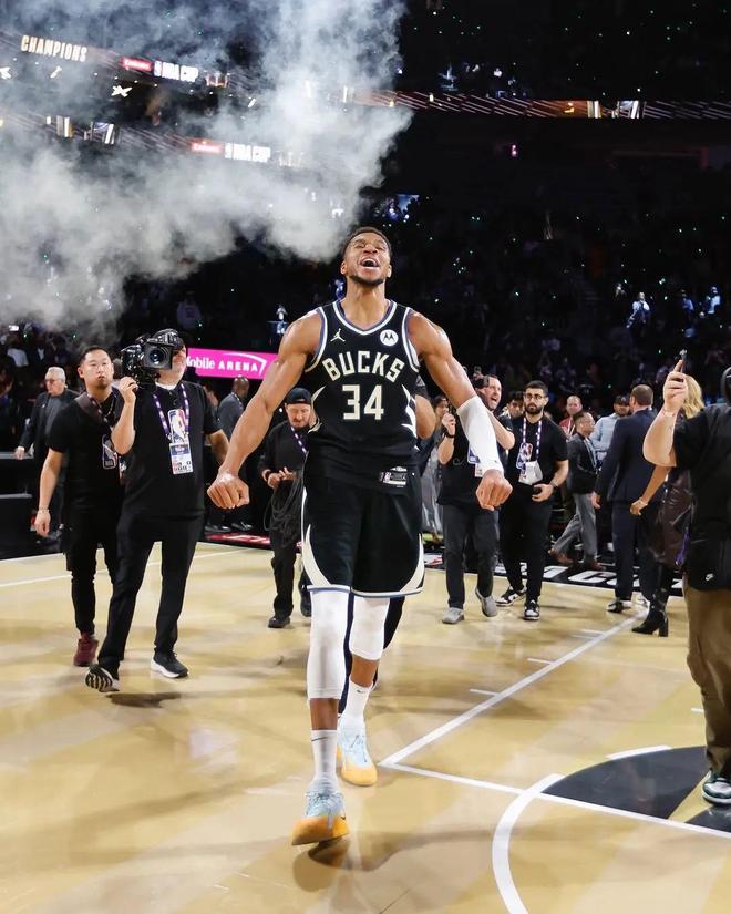 九游中心-字母哥意外战胜德国队，出色发挥引爆全场！-九游中心