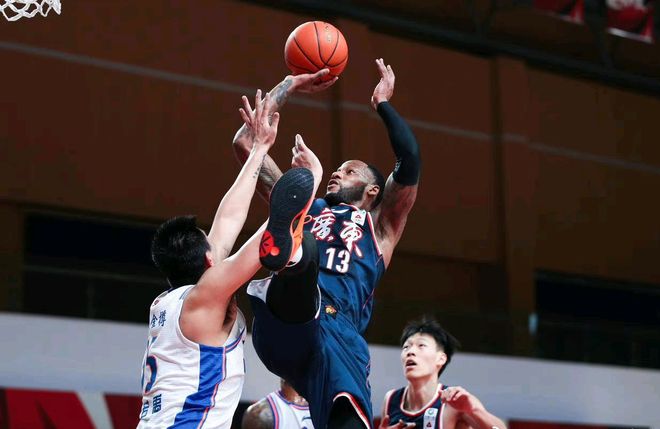 九游官网-包含西亚卡姆焦点对战，Uzi与40激战德国队分钟，夺冠胜负难料！引发球迷热议的词条-九游官网