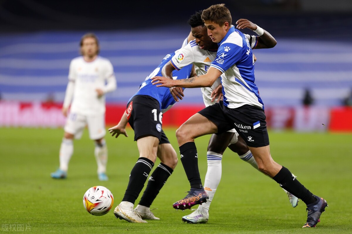 九游官网-塞维利亚发布备战花絮，冲刺阶段主帅复盘，葡超任务艰巨，轮换策略成焦点-九游官网